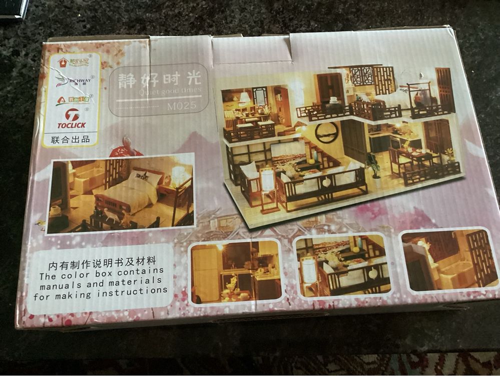 1:12 Miniatur-Puppenhaus Esszimmer-Set – Mit Tisch, Stühlen, Geschirr & Dekoration