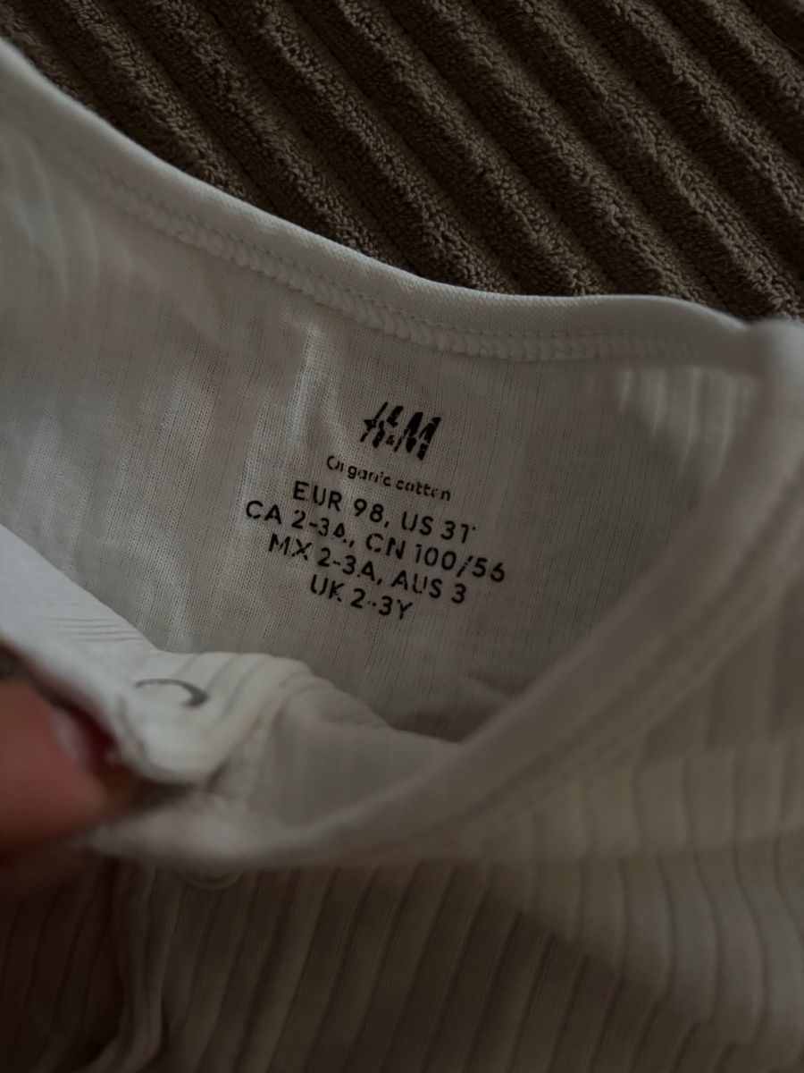 H&M Biancheria intima: 1x Body kurzarm, Gr. 98, H&M – Usato da Hagenbuch ZH venduto da LisaChristine 1