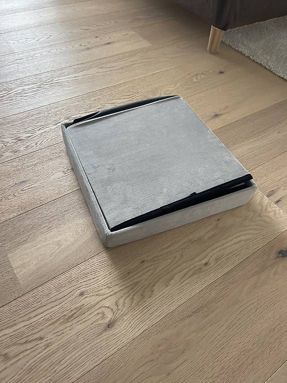 Hocker: Faltbare Stoffhocker mit Stauraum 38x38cm – Gebraucht aus Schindellegi von chribella 1