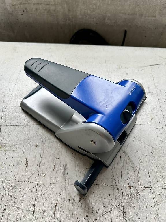 Ordner: Leitz Registraturlocher Blau – Gebraucht aus Zürich von jov_jg9g 3