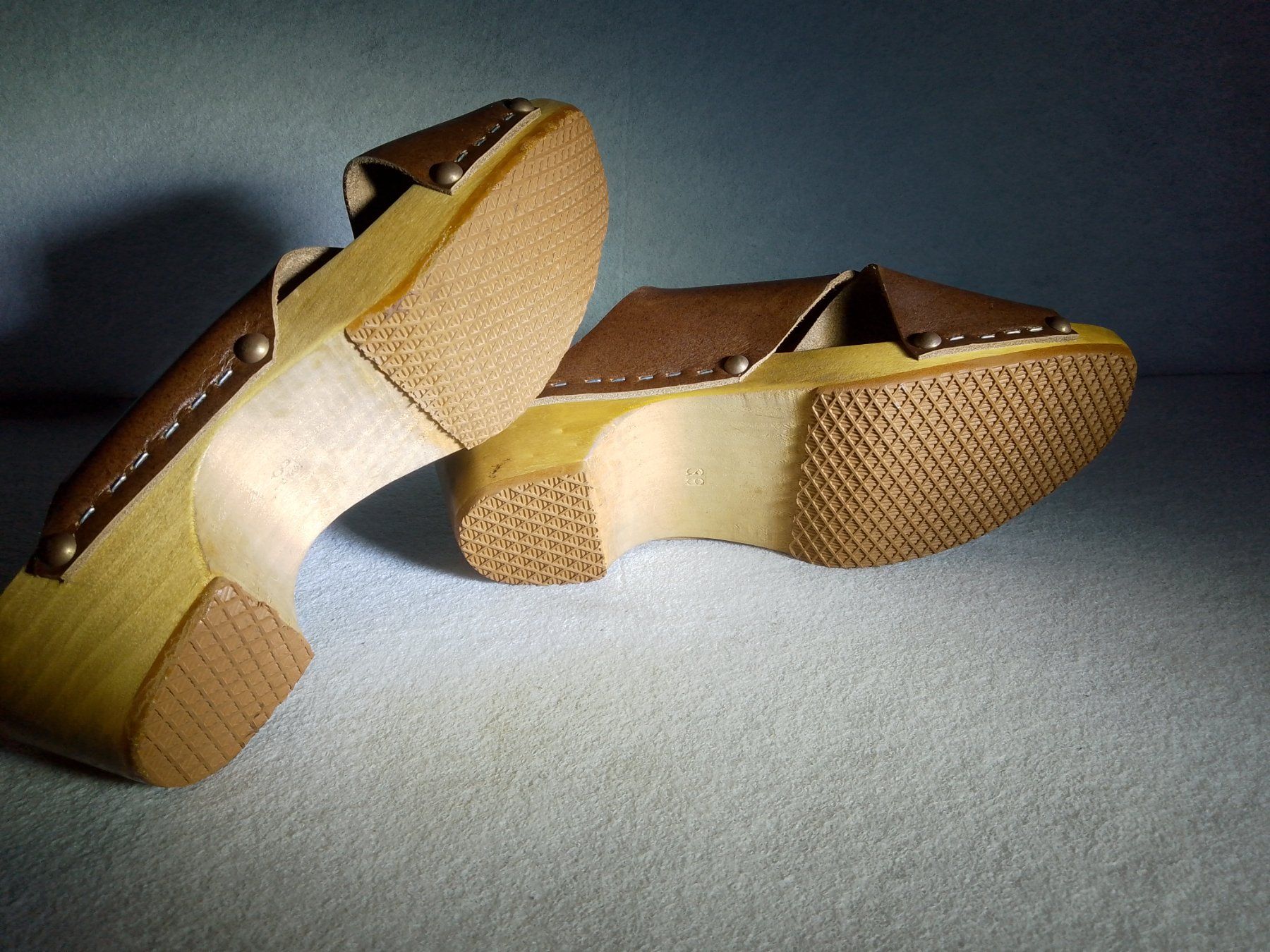 Scarpe da uomo: Schweizer Holz Zoggeli-Sandalen, Clogs, Garten Schuhe – Nuovo e nell'imballaggio originale da mümliswil venduto da muemellian 2