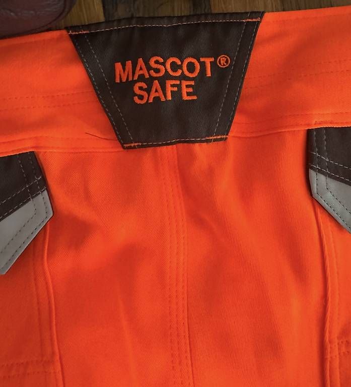 Pantaloni: MASCOT Warnschutz-Arbeitshose, Gr. 62 – Usato da Altdorf UR venduto da Michael 3