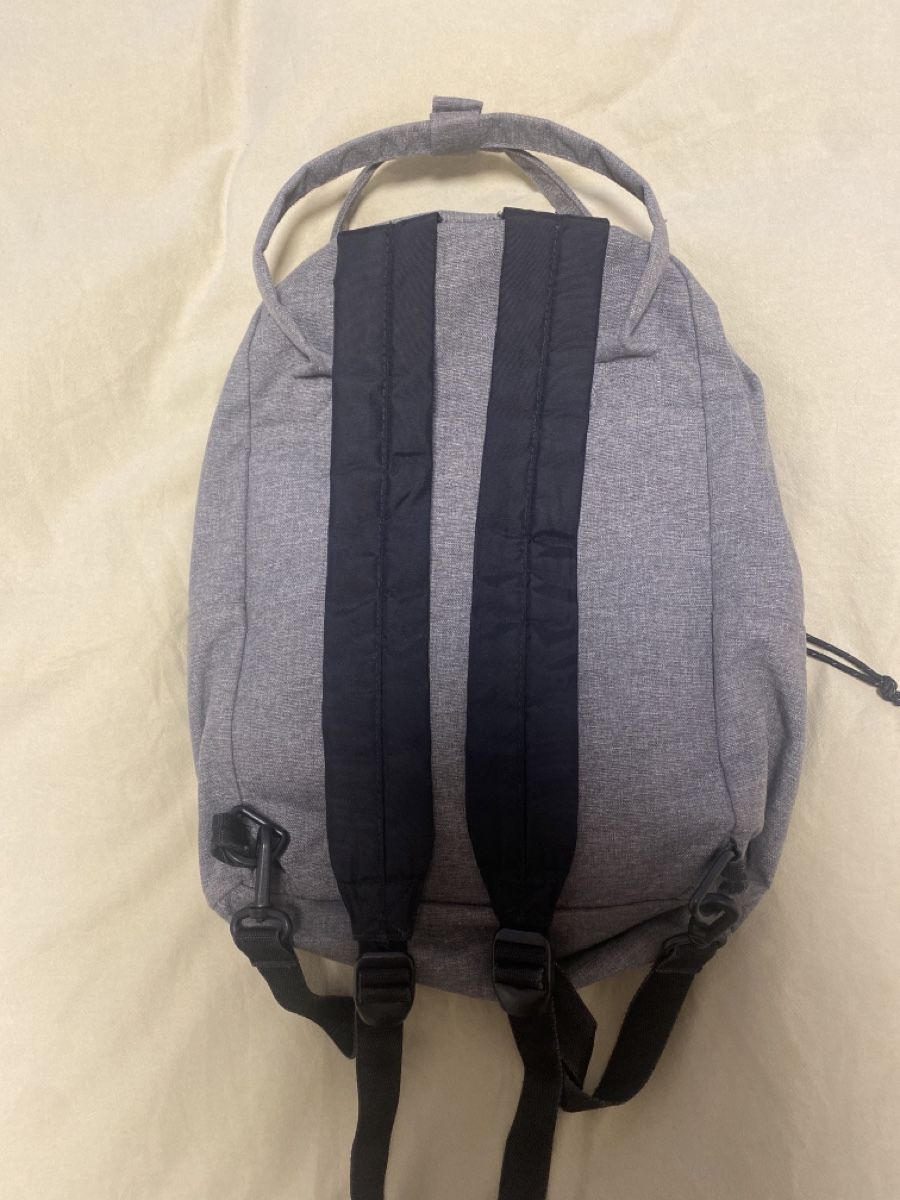 Eastpak Zaini: Eastpak Rucksack Grau – Usato da Holderbank SO venduto da amiragerber 1