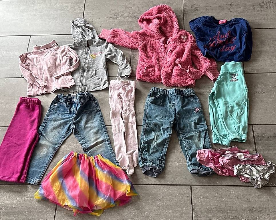 Lotti & Set di vestiti: Kleiderpaket Gr. 92 Mädchen 27 Artikel – Nuovo (secondo la descrizione) da Niederbüren venduto da funkel06 1