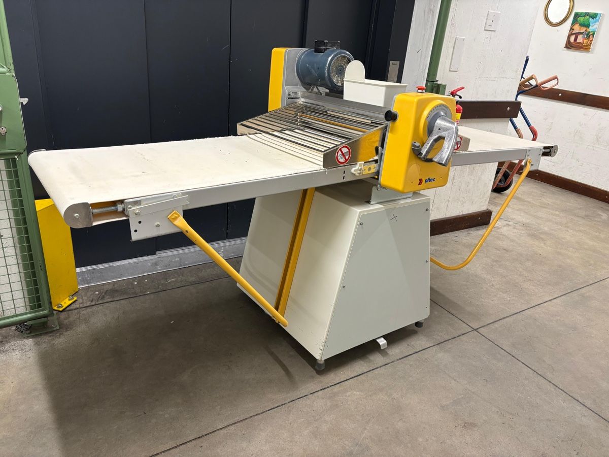 Elettrodomestici da cucina: Ausrollmaschine – Usato da Dietikon venduto da dia_y8y5 2