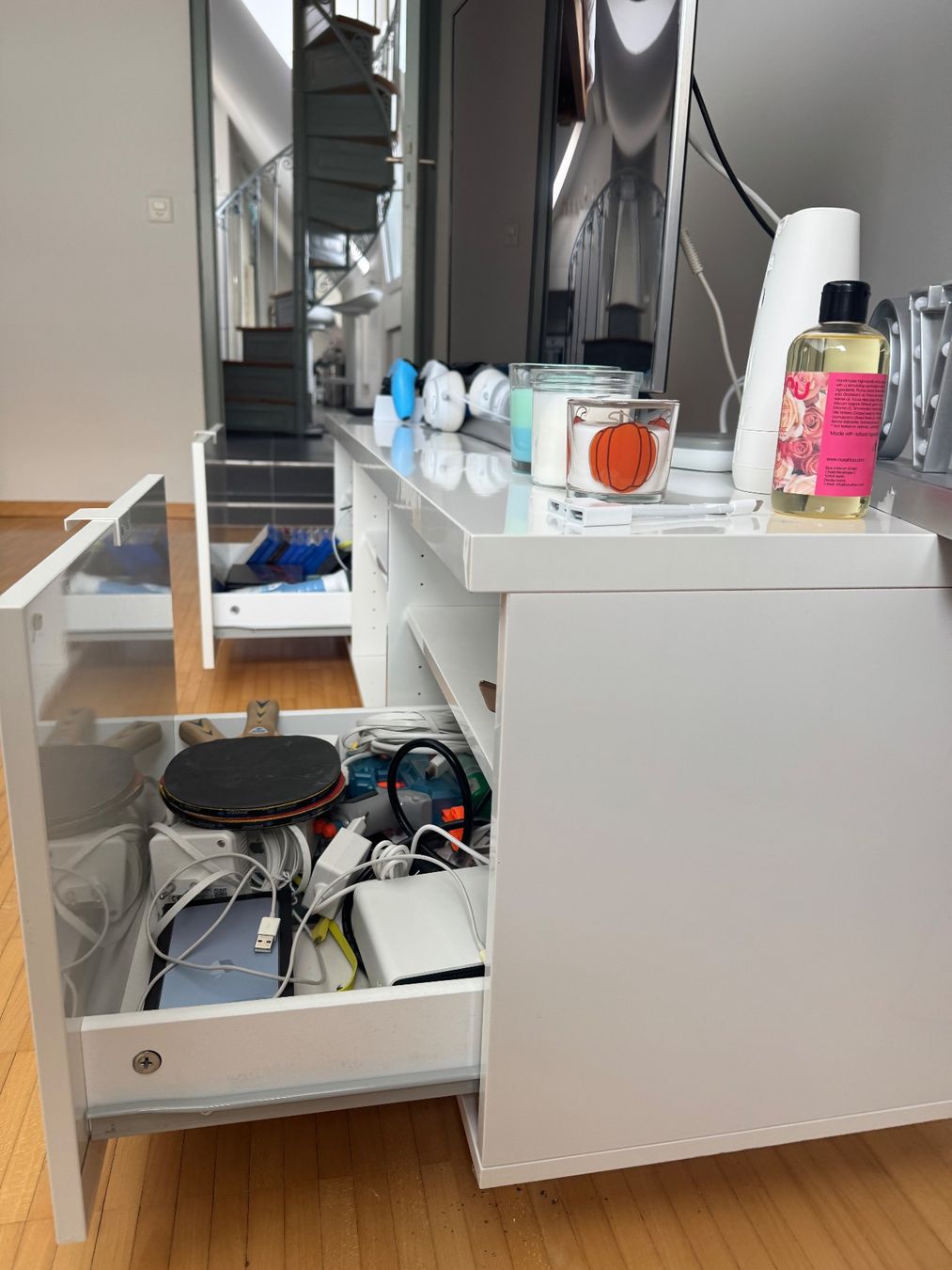 Ikea Mobili TV: TV-Kommode mit Schubladen – Usato da Feuerthalen venduto da SandricH. 3