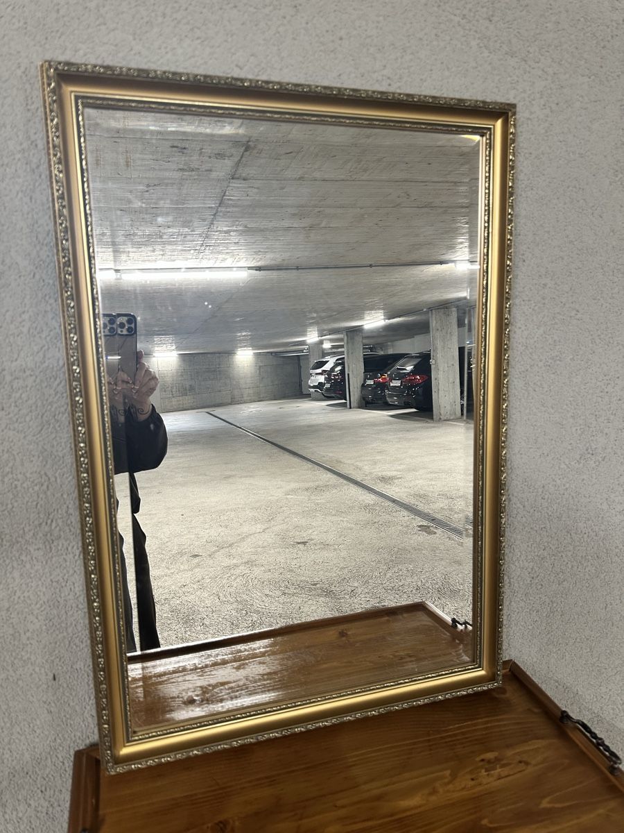 Specchi: Elegant Gold Framed Mirror – Usato da Villmergen venduto da JacRon 1