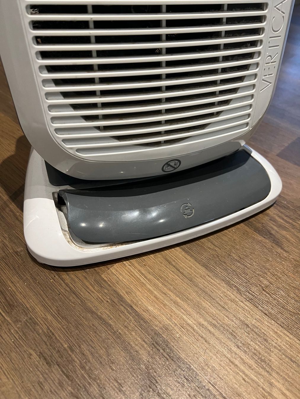 De'Longhi Heizgeräte: Delonghi vertical style heater – Gebraucht aus Zug von Athanasios2104 1