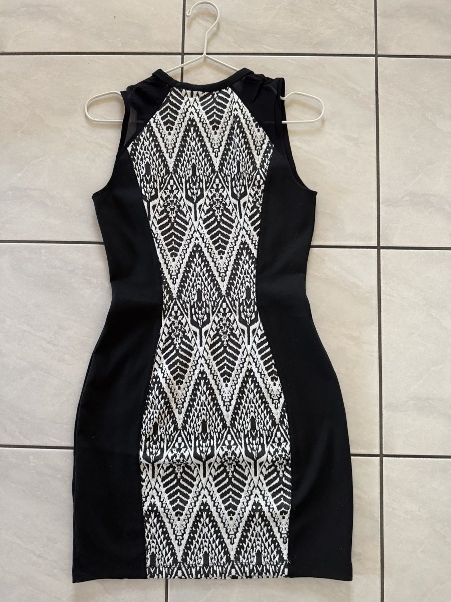 H&M Vestiti: Kleid von H&M mit Muster – Usato da Hergiswil NW venduto da kaufe_bei_kaufmann 4