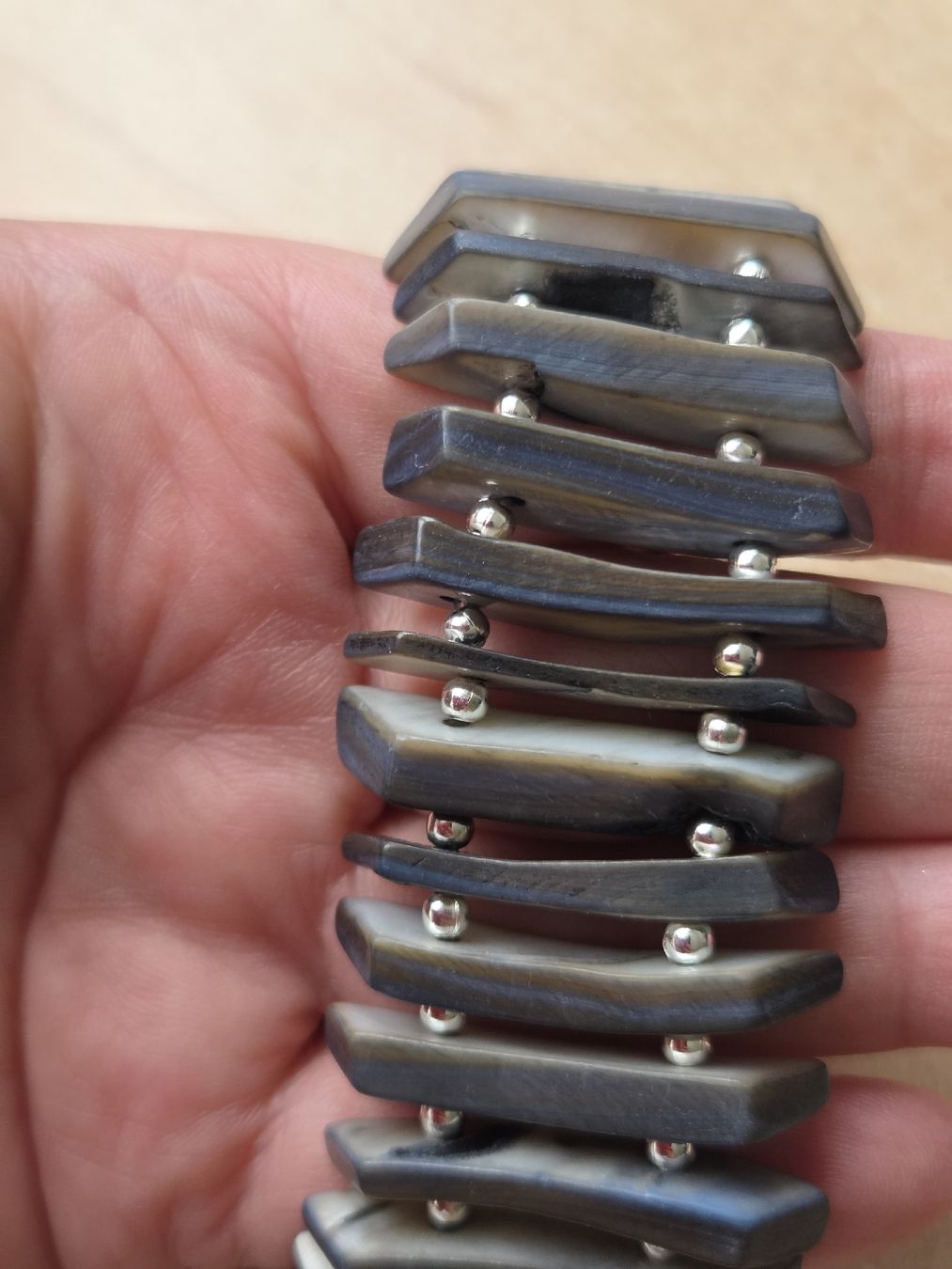 Bracciali & Braccialetti: Muschel Elastarmband Perlmutt bis Grautöne Länge 18cm – Usato da Winterthur venduto da katzen07 4