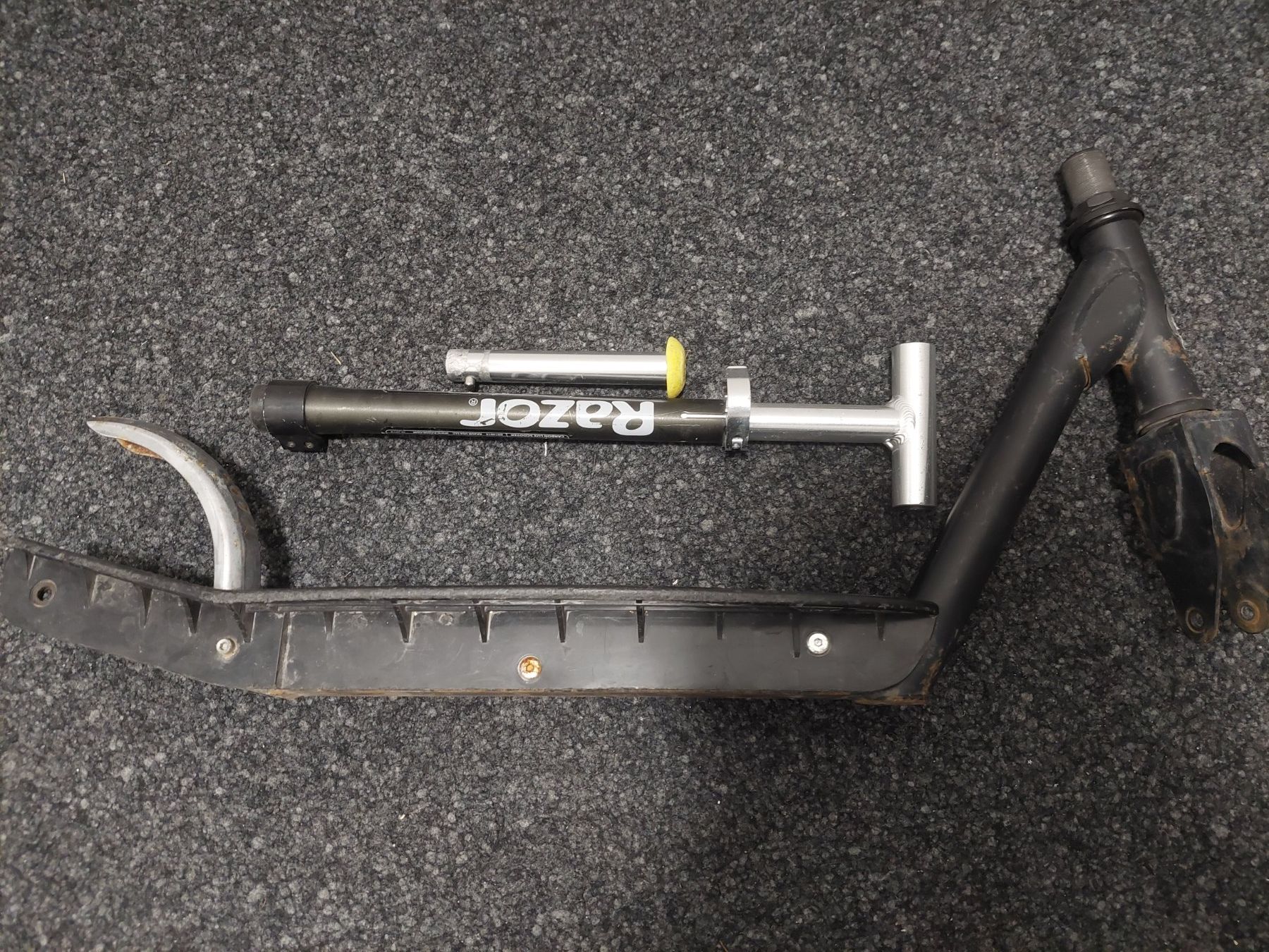 Kickboard: Maxi Razor Scooter ohne Räder – Usato da Adelboden venduto da nel_j2jg