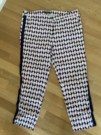 Sommerhose von Betty Barclay 46 in dunkelblau pink und weiss
