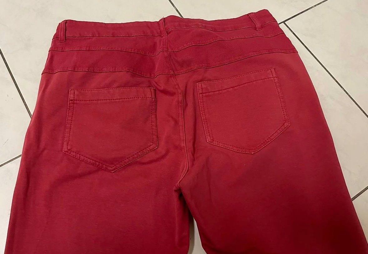 Pantaloni: Hose rot Gr.31 – Usato da Basel venduto da tif_m2h6 3