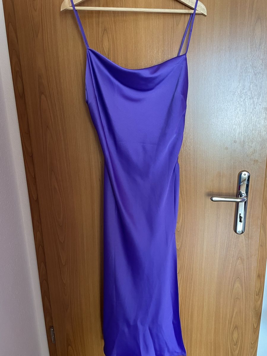 Morgan Vestiti: Satin Kleid von Morgan – Nuovo (secondo la descrizione) da Itingen venduto da roz_l6yc