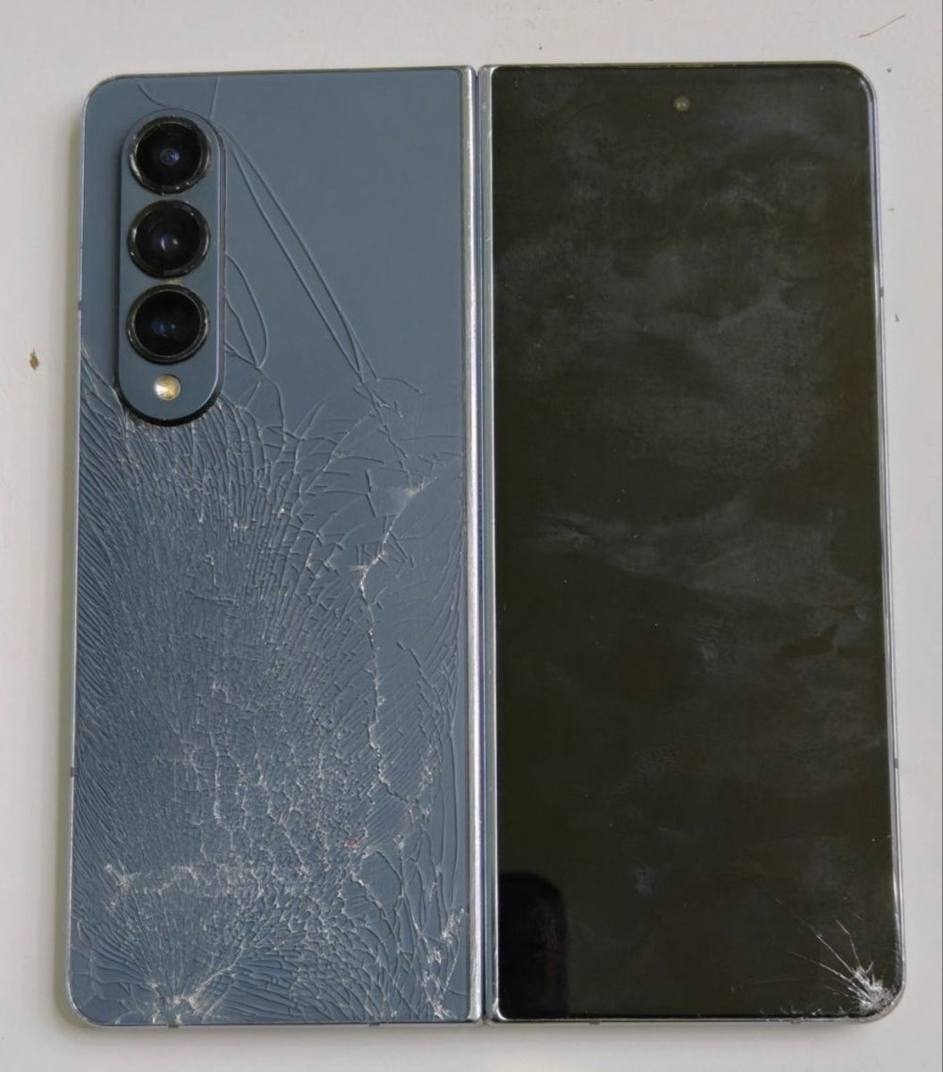 Samsung Telefoni cellulari / Smartphones: Galaxy Z Fold4 500GB – Difettoso da St. Gallen venduto da Jafar-H 1