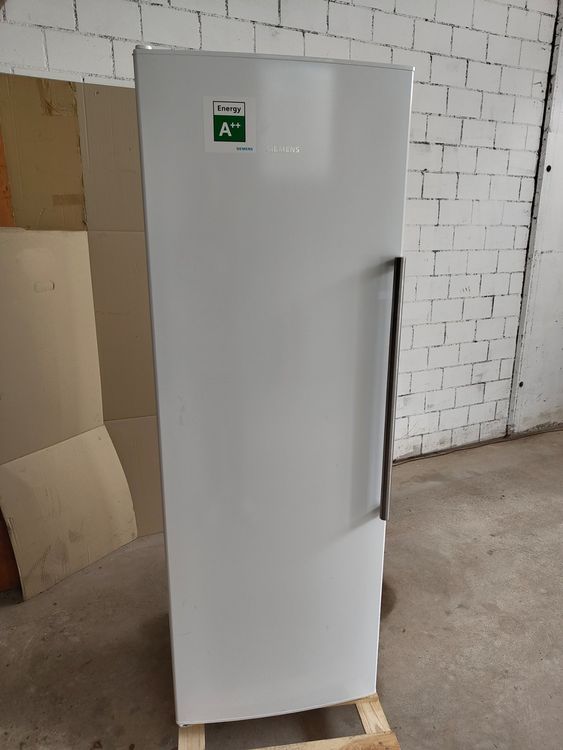 Bomann GS 3181 Gefrierschrank A++ – 160 Liter Nutzinhalt, 144 Cm Hoch, 4 Schubladen + Klappe, Wechselbarer Türanschlag, Inkl. Eiswürfelschale, 41 DBA Leise Gefrierschrank Bomann GS 3181