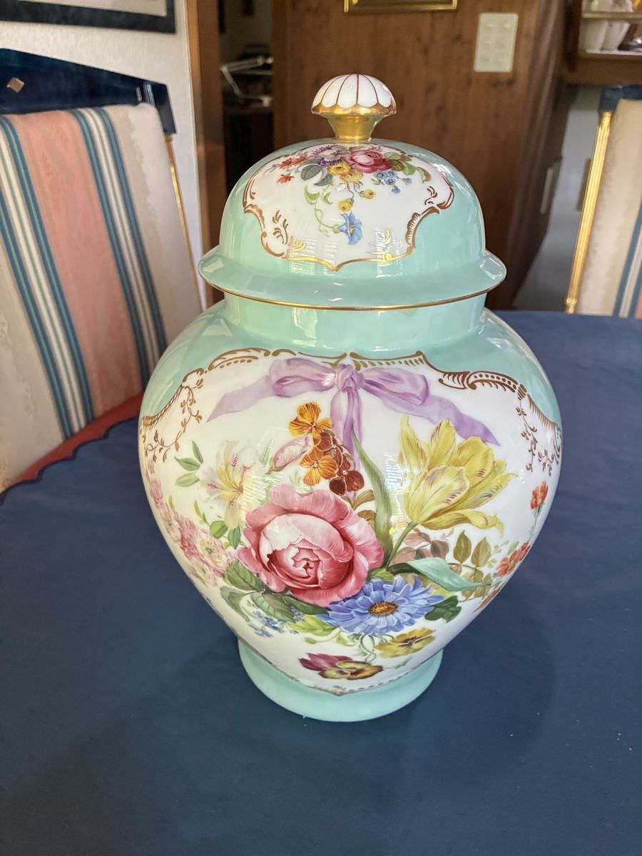 Thomas Vase & Récipients: Antike Deckelvase mit Blumenmalerei  – D'occasion à Dornach par Rosengarten