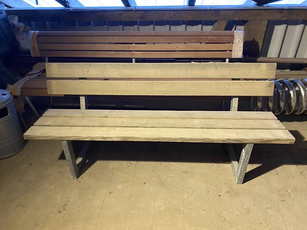 Panchine: Sitzbank Holz/Metall – Usato da Giffers venduto da Mr.Dopeman