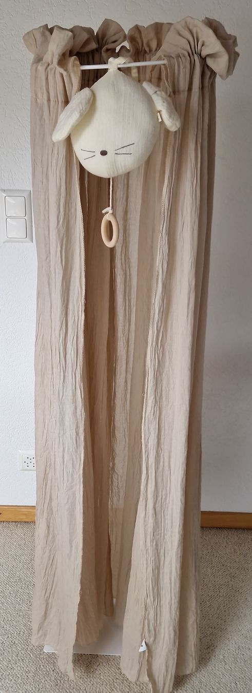 Tutte le decorazioni: Ciel de lit bébé avec mobile musical lapin beige  – Usato da Berolle venduto da fav_6kdg