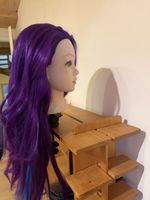 Frisierkopf mit langem Haar lila pink blau gebraucht