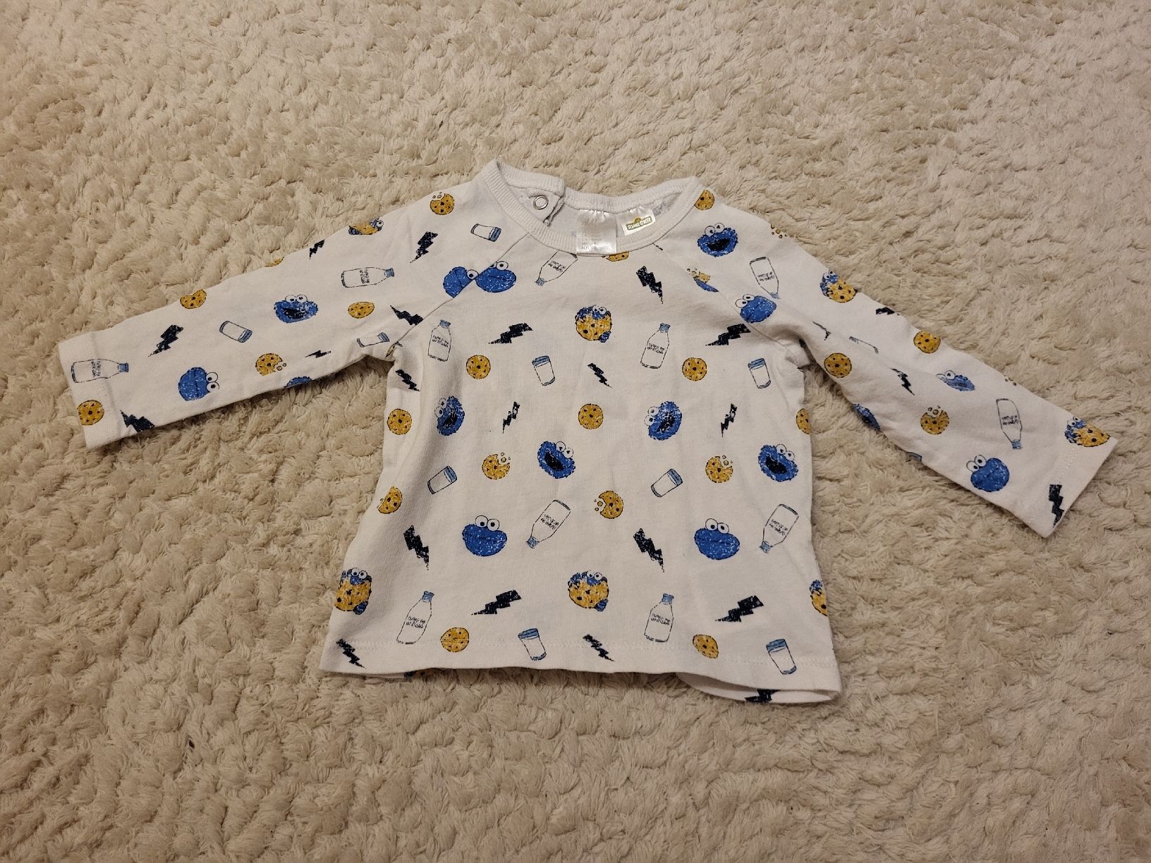 Pullover & Sweatshirts: Langarmshirt Gr. 86 mit Cookie Monster Motiv – Gebraucht aus Felben-Wellhausen von Brummbaer90