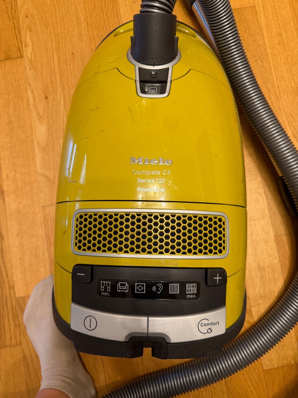 Miele Aspirapolveri & Accessori: Miele Staubsauger Complete C3 Series 120 Power Line – Usato da Chur venduto da Caroline__ 8