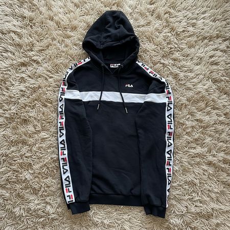 Pull Fila noir, Taille M, parfait pour l'hiver!