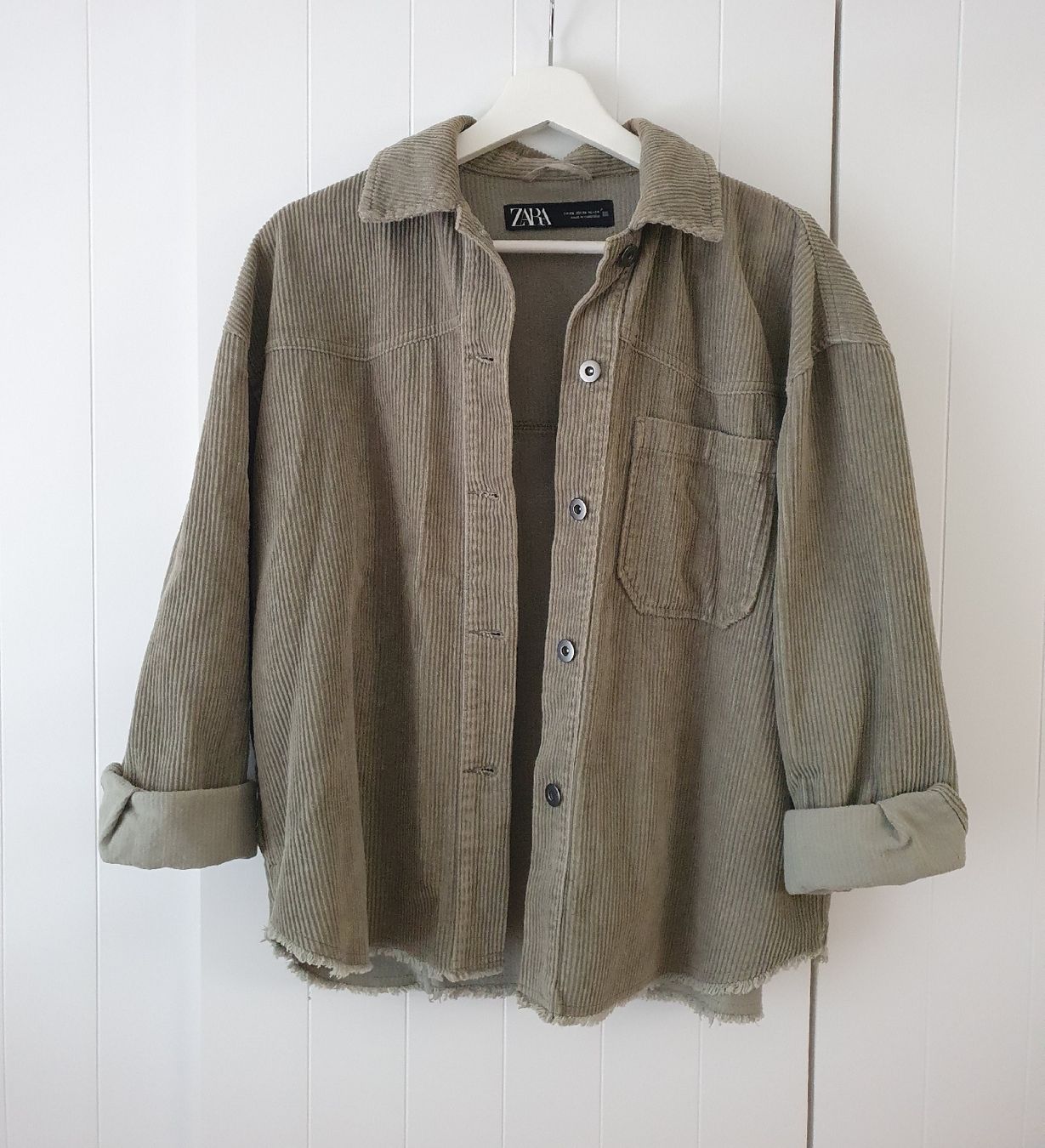 Zara Giacche: Schöne Cordjacke Khaki Oversize Zara – Nuovo (secondo la descrizione) da Wetzikon ZH venduto da FundusFuchs