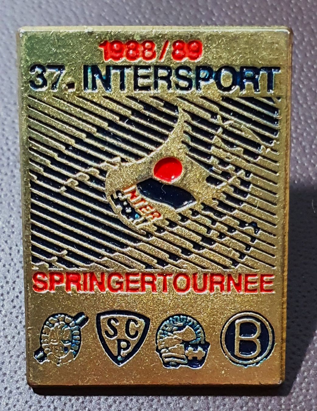 Plaketten & Abzeichen: S277 - Pin 37. Intersport Springertournee 1988/89 – Gebraucht aus Reinach BL von Boston-Verkauf
