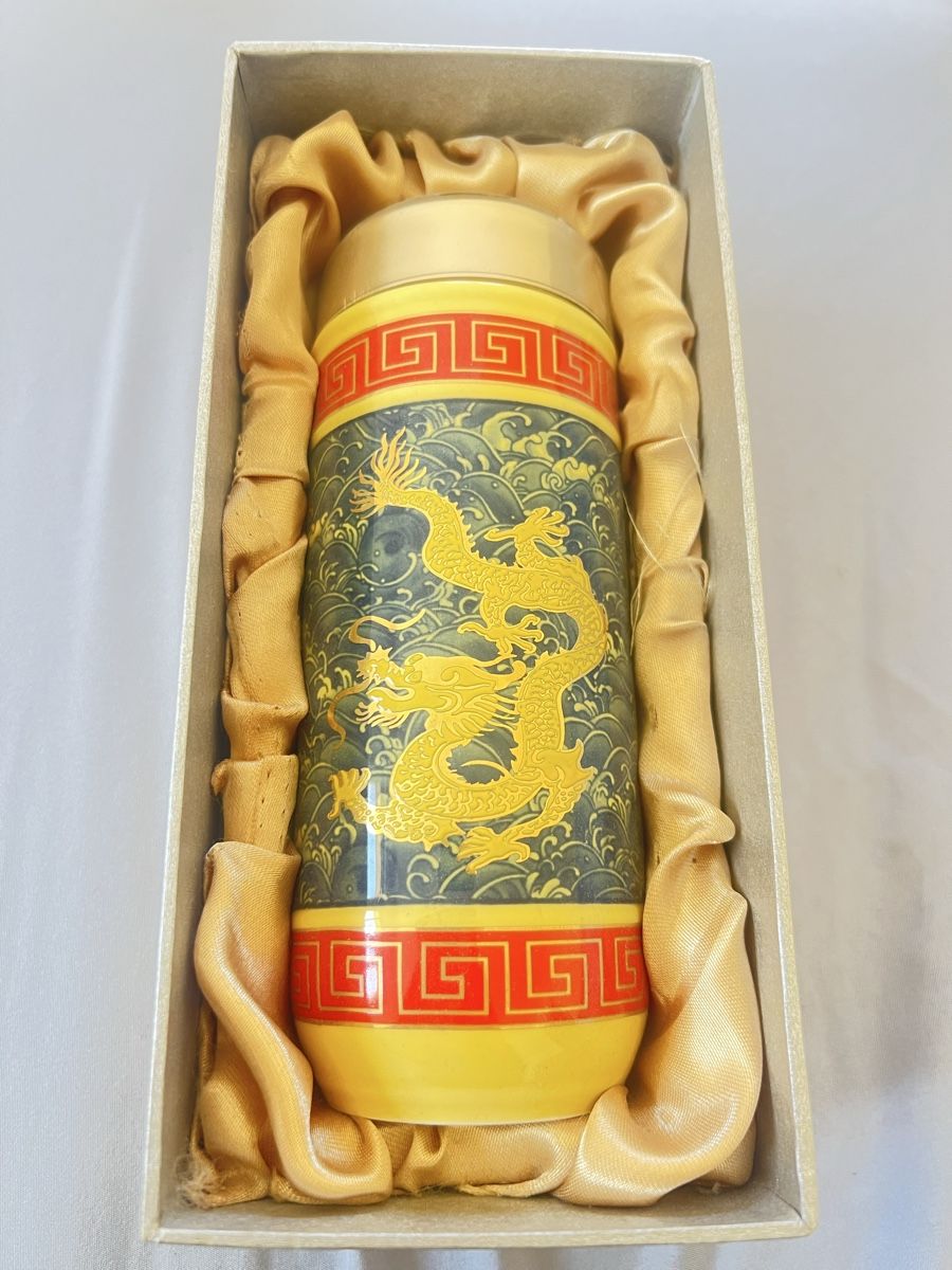Teiere: Thermo Becher mit Drachen Design - wie Neu – Nuovo (secondo la descrizione) da Wil SG venduto da bor_7ykb