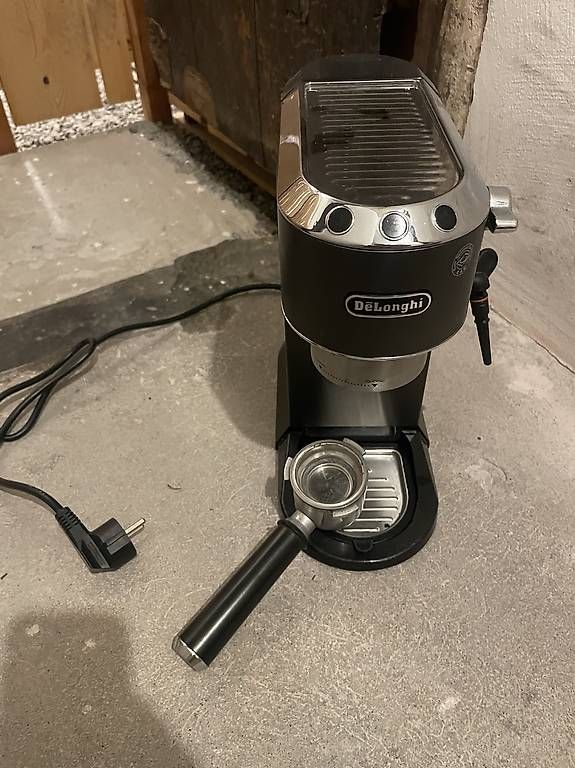 De'Longhi Kaffeemaschinen & Espressomaschinen: DeLonghi Dedica Kaffeemaschine – Gebraucht aus Chur von jon_m8k5