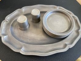 Zinn-Servierset 95 % Reinzinn – Tablett, 6 Untersetzer und 2