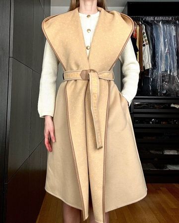 LOUIS VUITTON Ärmelloser Wickelmantel Mit Kapuze