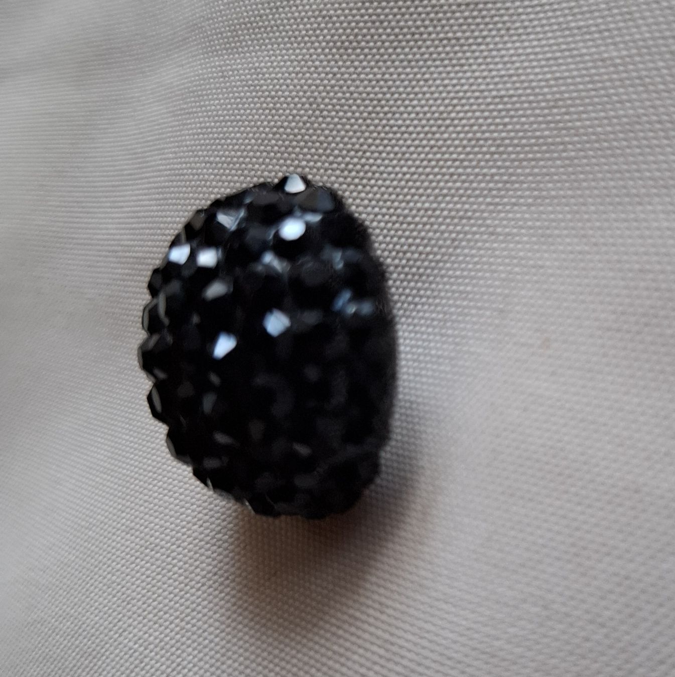 Bottoni: Schwarzer Strass-Knopf, 25 mm. – Usato da Dietikon venduto da Hirschkopf 1