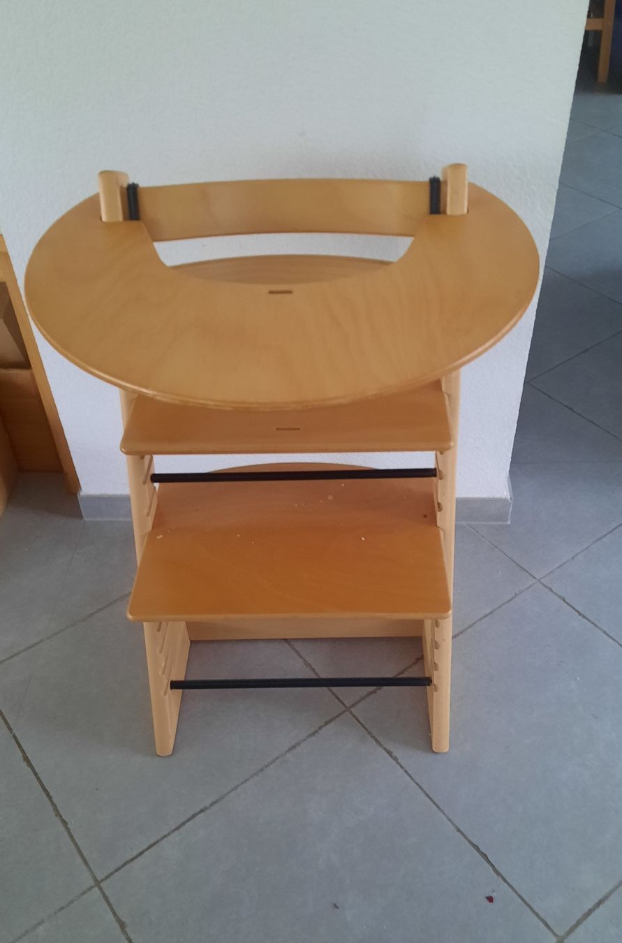 Stokke Chaises hautes: tripp trapp Holztischchen – D'occasion à Flawil par babafla