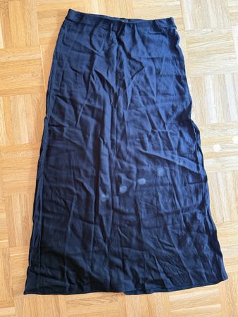Jupe longue noire en satin