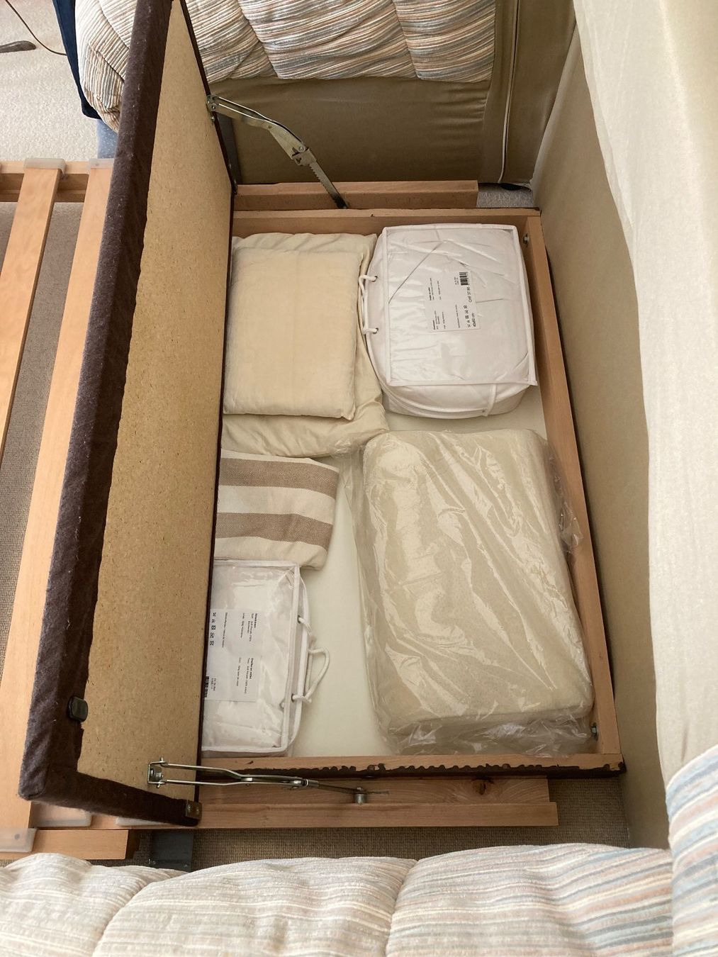 Divani: Gebrauchtes Sofa mit Bettfunktion und Stauraum zu verschenke – Usato da Wolfhausen venduto da braw 2