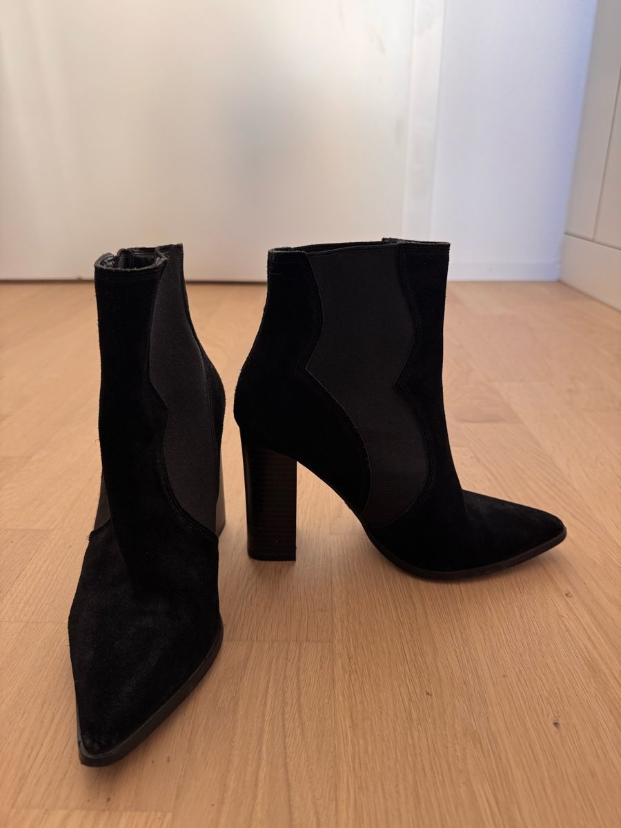Scarpe da donna: Stiefel Gaudi schwarz Wildleder Grösse 37 – Usato da Dübendorf venduto da ClaraS. 1
