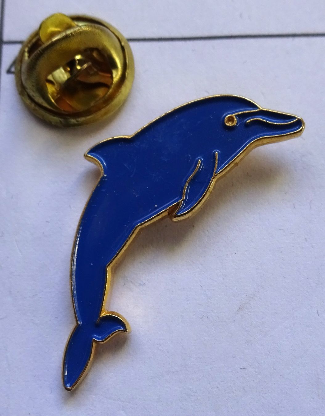 Placchette & Badge: Pin Fisch DELFIN – Usato da Utzenstorf venduto da BUtter81