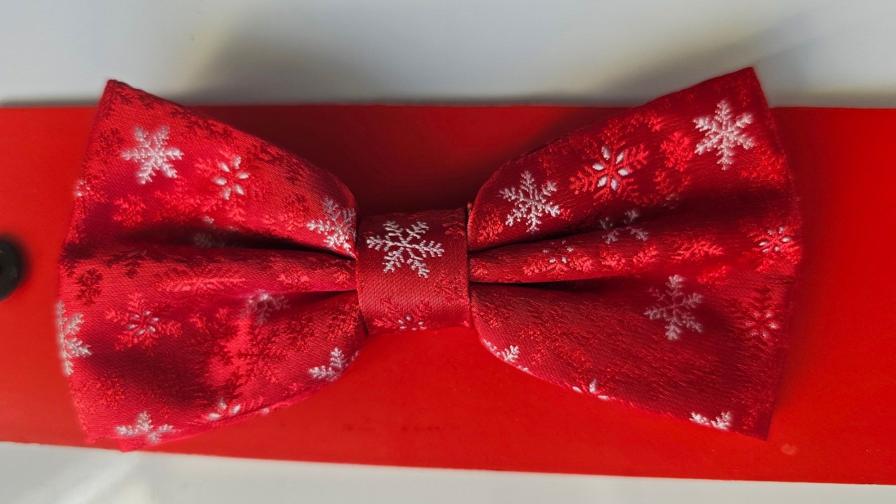 Cravatte: Fliege  Weihnachten Schneeflocke rot – Nuovo e nell'imballaggio originale da Fehraltorf venduto da herrenaccessoirsking