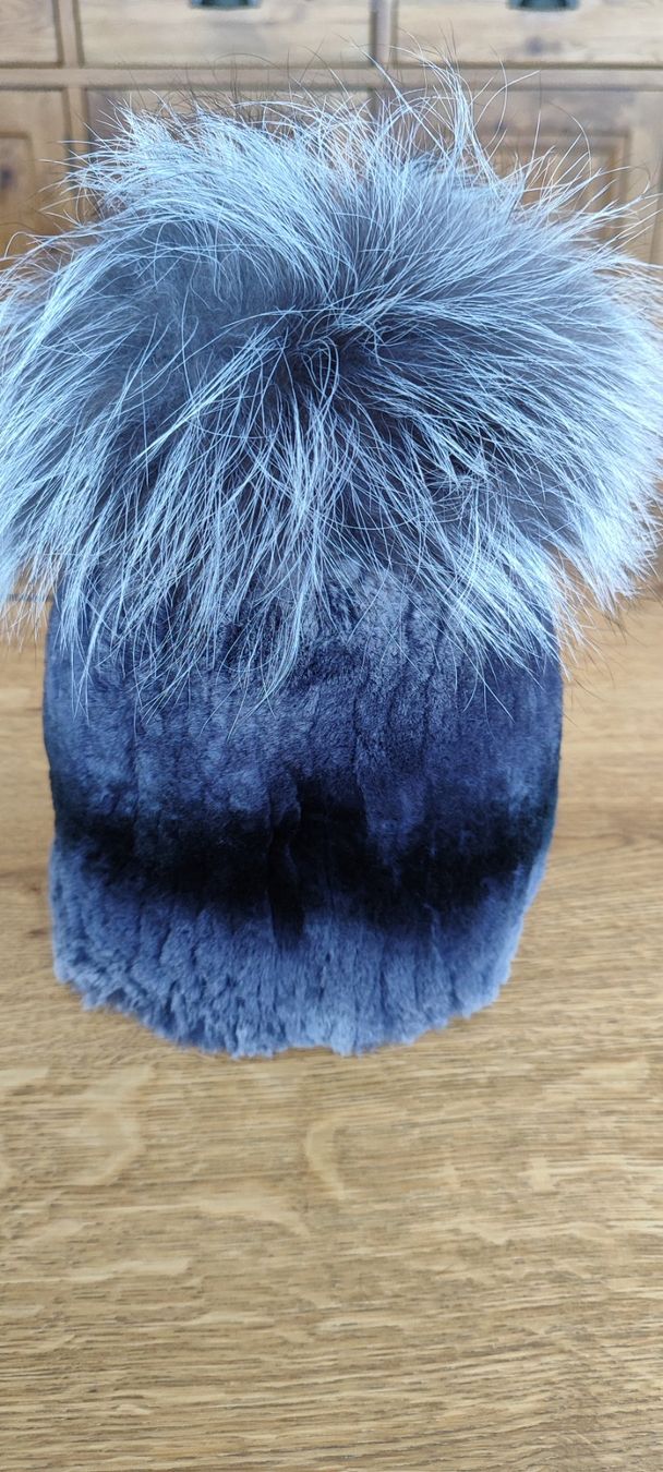 Copricapi, berretti & cappellini: Chinchilla Mütze mit Silberfuchs neu – Nuovo e nell'imballaggio originale da Chur venduto da djovanna