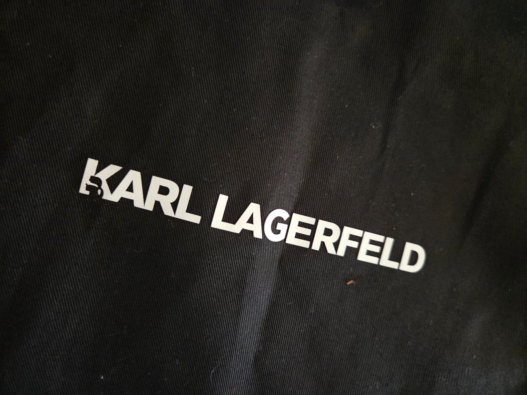 Karl Lagerfeld Taschen: Karl Lagerfeld Tasche, Schutzhülle – Gebraucht aus Liestal von ITOlio 1