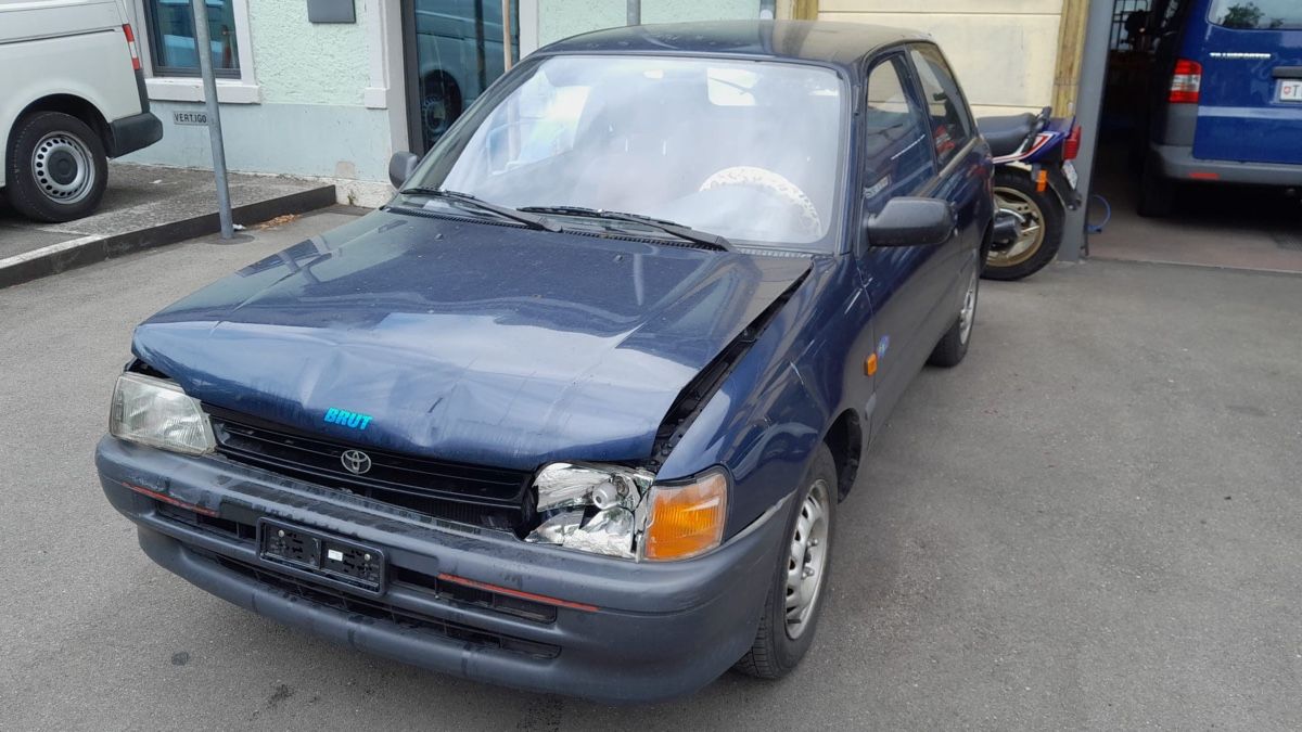 Toyota Autos: Toyotal Starlet – Defekt aus Ebikon von Azziara