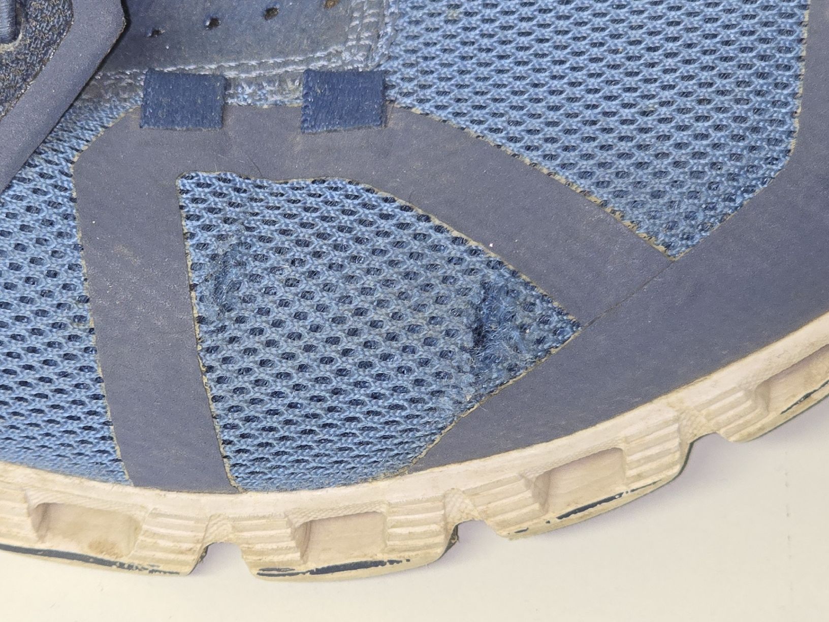 On Scarpe da uomo: On Cloud Herren Gr. 41 Blau Defekt – Usato da Teufenthal AG venduto da thuzsu 4