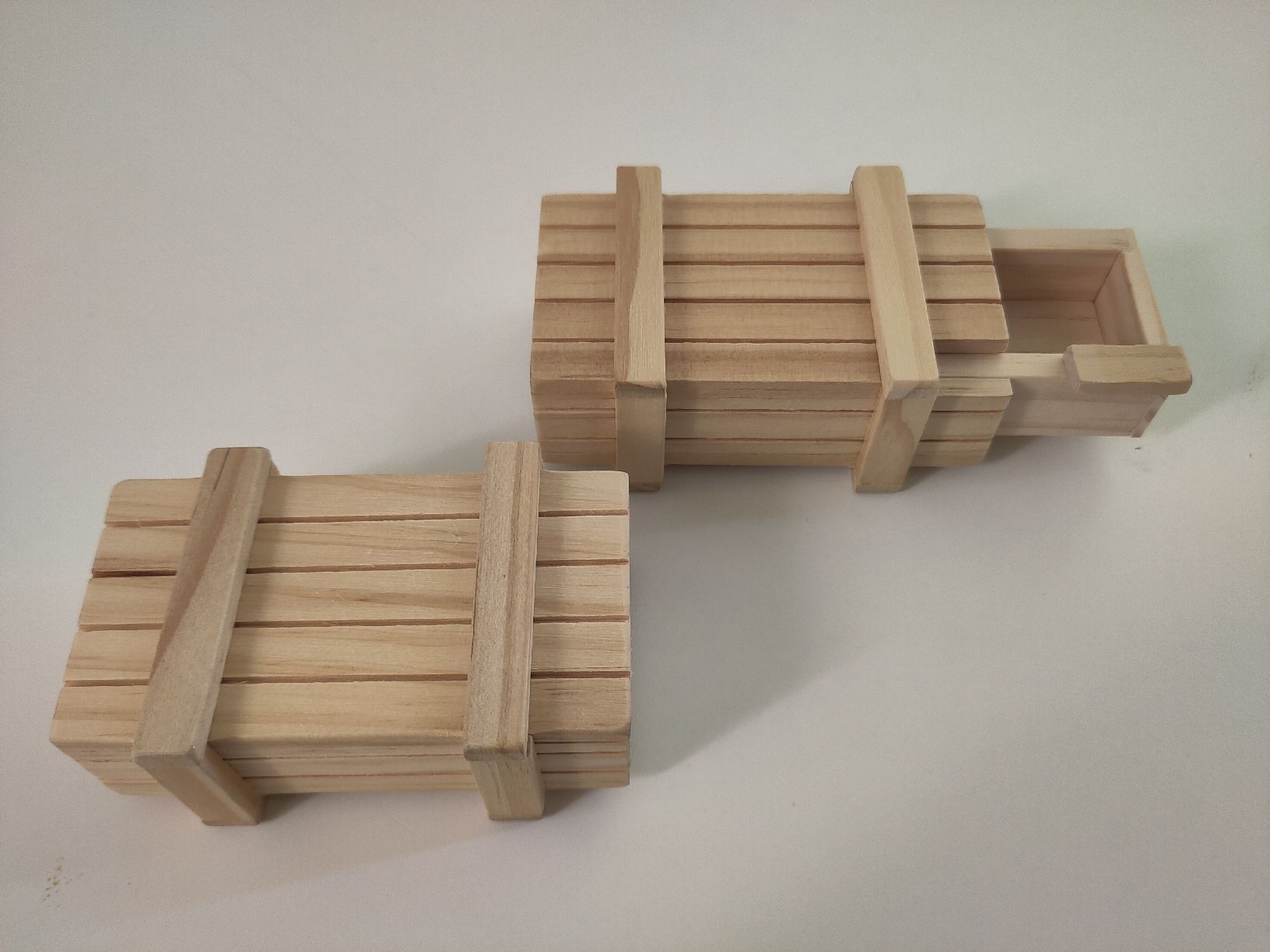 Giocattoli: 2 Holz Boxen mit Geheimfach, Knobelbox – Usato da Dübendorf venduto da Cocochala8