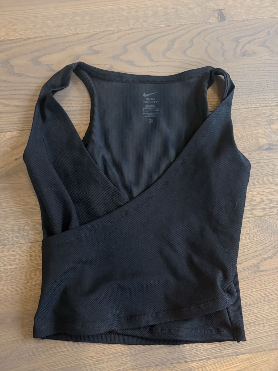 Nike Top: Nike top – Usato da Zürich venduto da Bellinka23