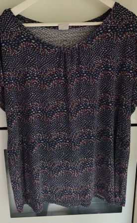 TAIFUN Shirt mit Blumenmuster, Grösse ca . L - (XL)