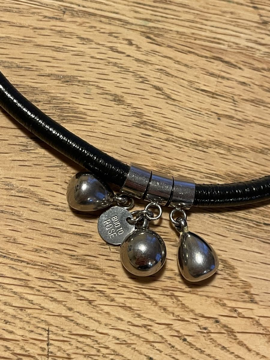 Catenine: Halsband mit Anhängern – Usato da Flawil venduto da Naphtali 1