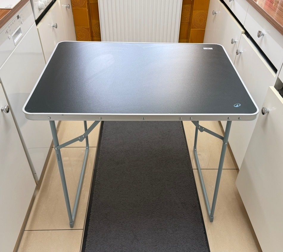 Tables: Campingtisch Klapptisch neu – Neuf avec emballage d'origine à Gerlafingen par HungerDiva 1