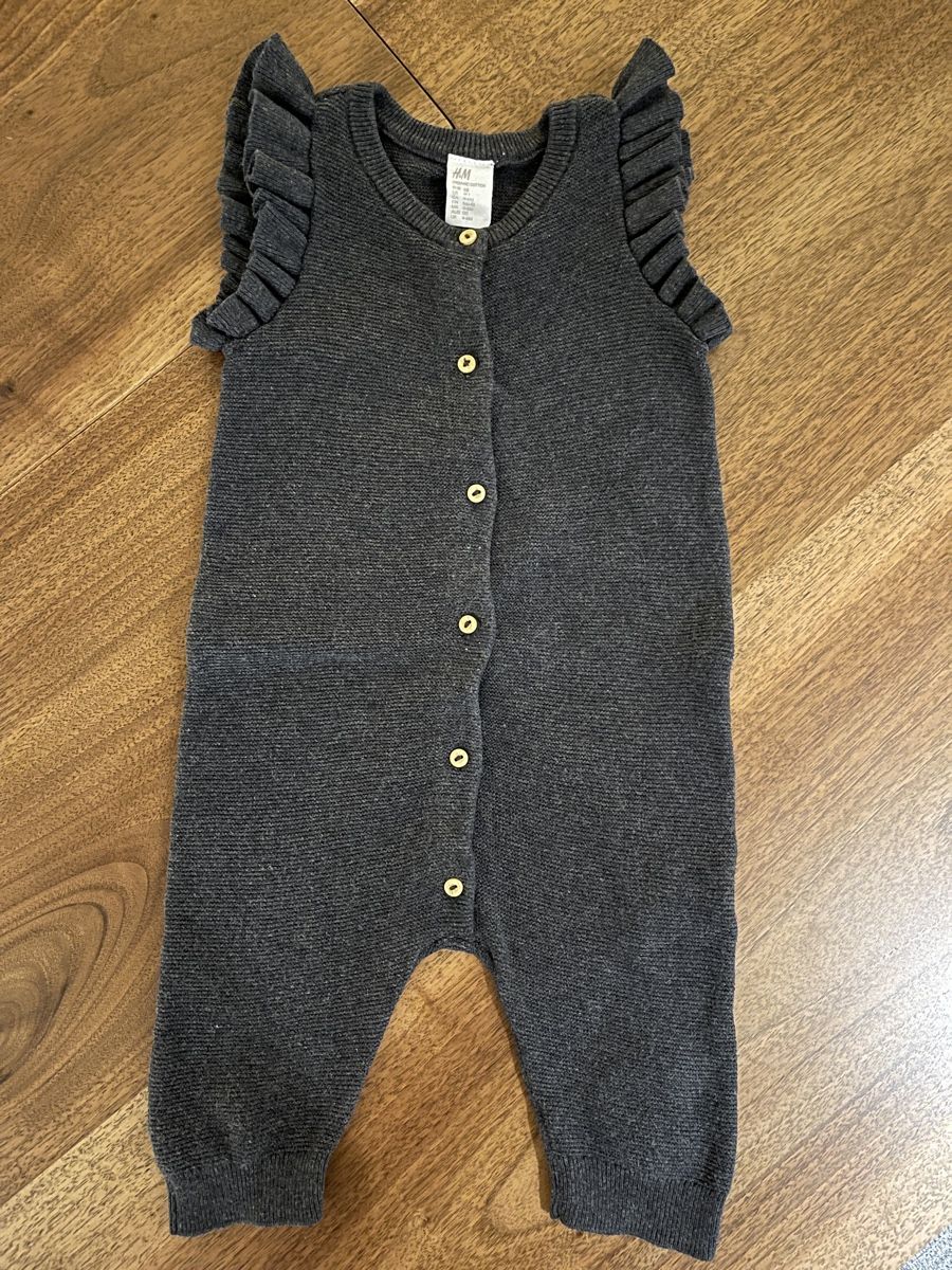 H&M Pagliaccetti: Süsser H&M Strickoverall Rüschen Gr. 68 – Nuovo (secondo la descrizione) da Engelburg venduto da Annis_Crew 1